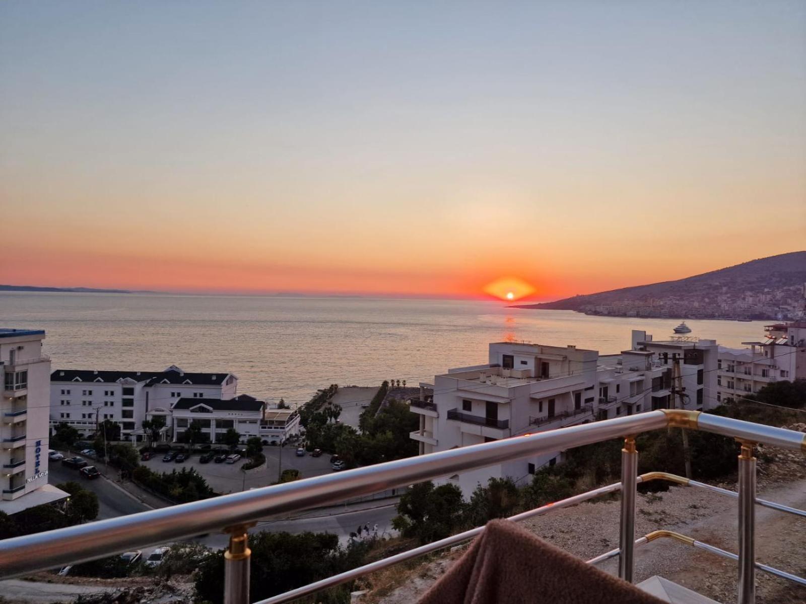 Bluemoon Suites Sarandë Exterior foto